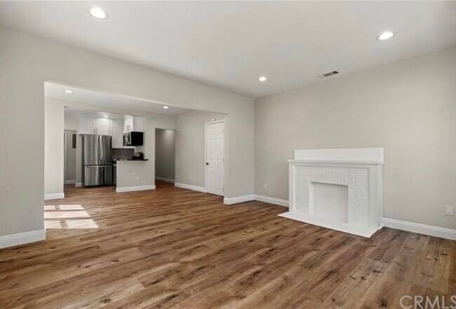 Building Photo - 747 N Wilton Pl
