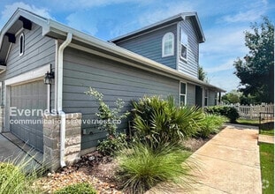 Building Photo - 1701 Logan Dr