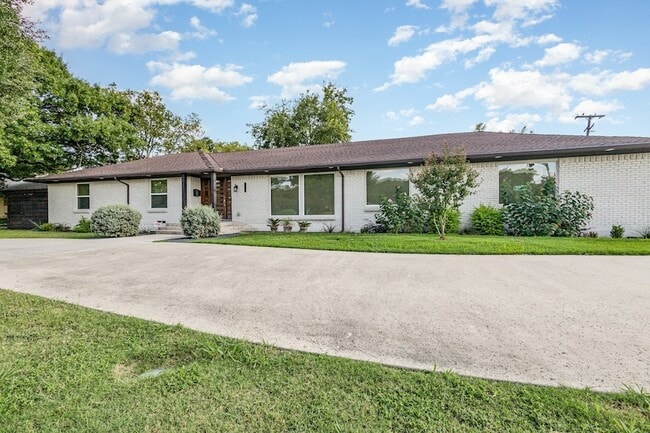 Photo - 5710 Forest Ln House