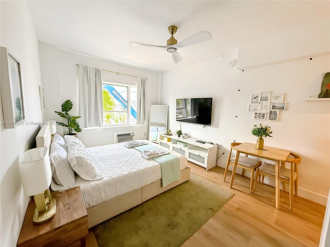 Foto principal - 255 W 24th St