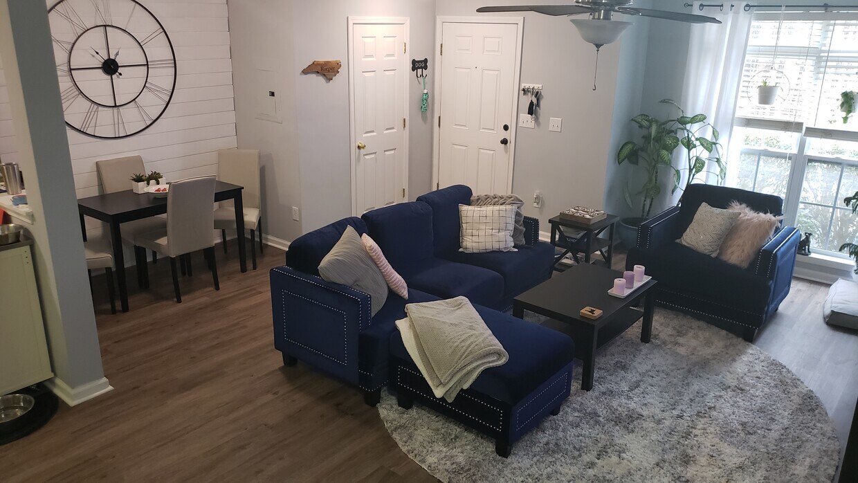 Foto principal - 3030 Barrymore St