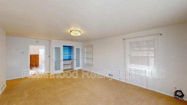 Building Photo - 454 Cedar St