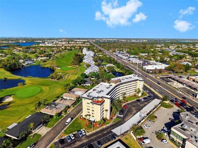 Foto del edificio - 8950 Park Blvd