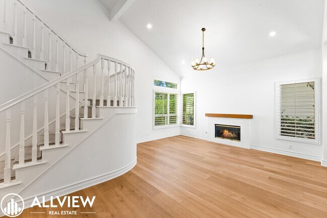 Foto del edificio - Luxury Living in the Prestigious Guard-Gated Community of Dove Canyon