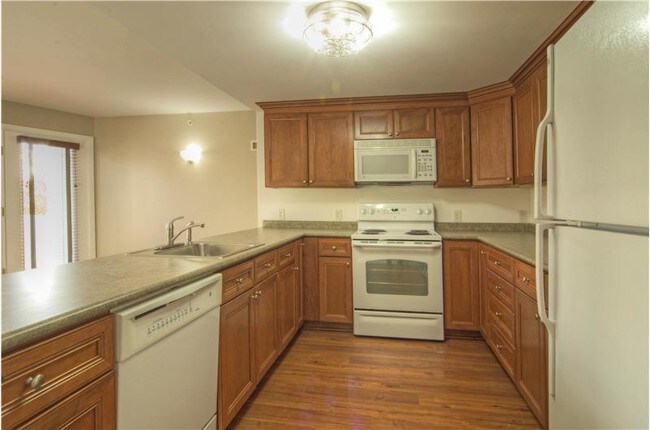 Building Photo - 3250 Fairfield Ave