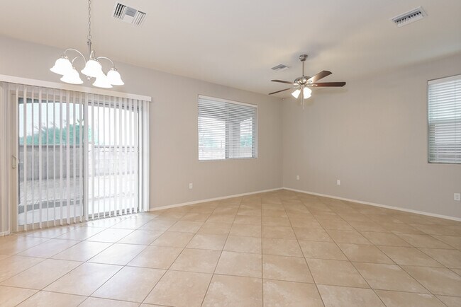 Foto del edificio - 3-Bedroom Home in Sahuarita, AZ