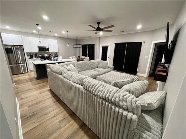 Foto del edificio - Beautiful One year old 3 BR 2 bath home
