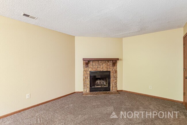 Foto del edificio - Radiant Unit Townhome | 2 BR/1.5BA | 1-Car Garage |