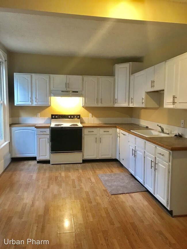 Foto del edificio - 737 Clancy Ave NE