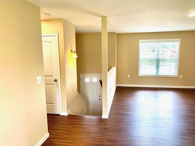 Foto del edificio - Duplex 2 Bedroom / 2Bath  Johnson City