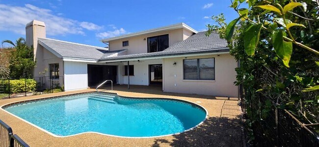 Building Photo - 3919 Torrey Pines Blvd