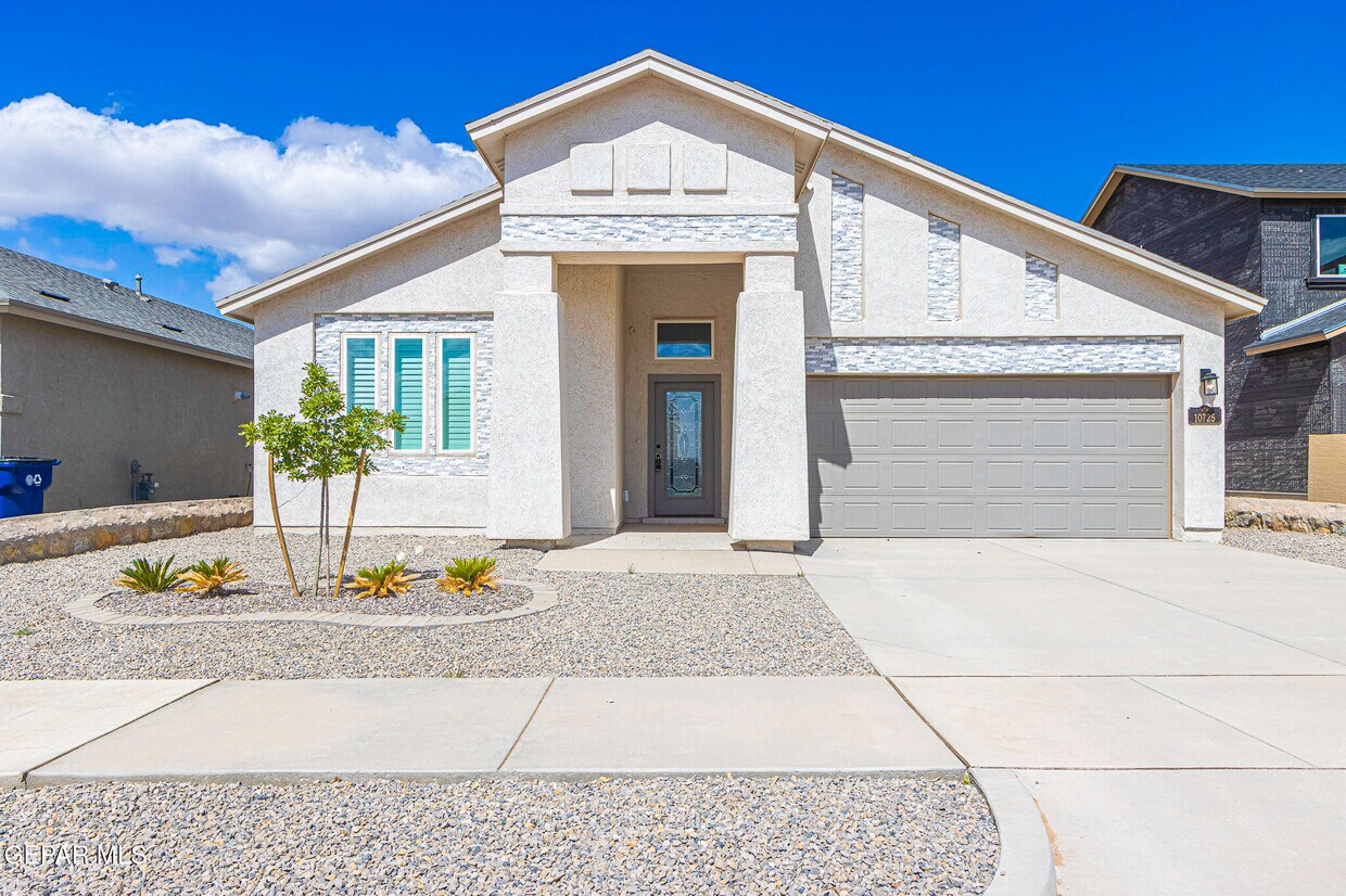Foto principal - 10725 Walden Pond St