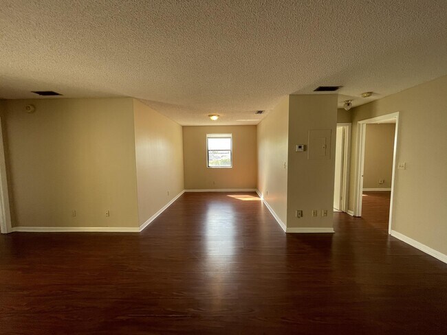 Foto del edificio - 7406 Woodmont Ave
