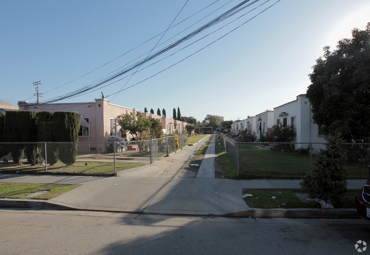 Primary Photo - 5930 Carmelita Ave