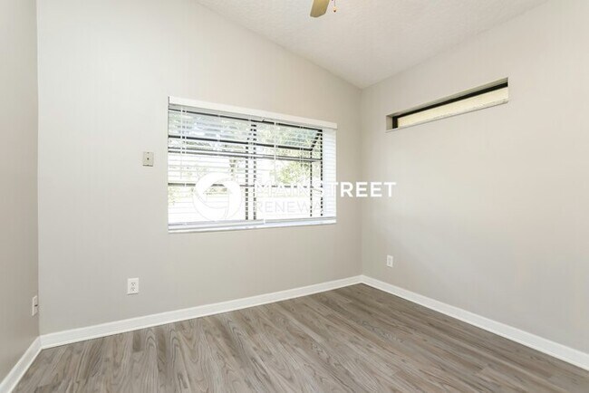 Foto del edificio - 3 Bedroom Pet-Friendly Home in Clermont, F...