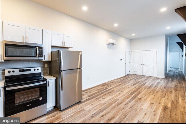 Building Photo - 6400-10-6410 Haverford Ave