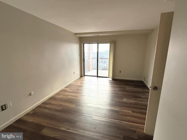 Building Photo - 1375 Pershing Blvd