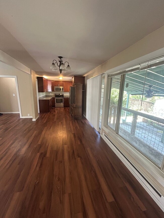 Building Photo - 3 Bed, 2 bath Rambler Home in Skyway, $3,150/mo.