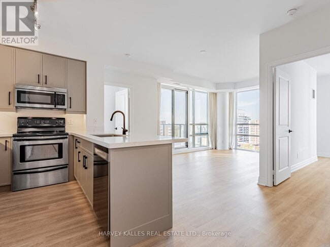 Building Photo - 500 St Clair Ave W