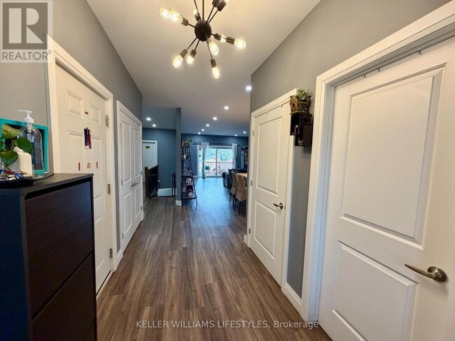 Building Photo - 13 Meda St