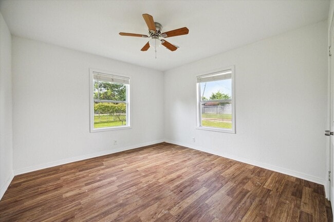 Foto del edificio - 3229 Persimmon St