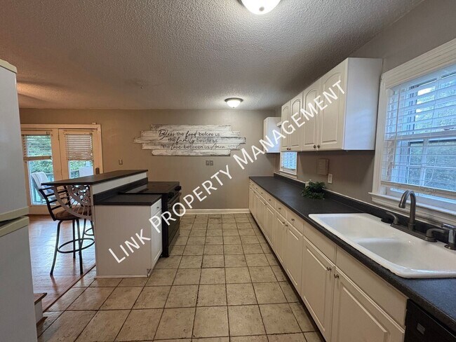 Photo - 106 S Germantown Road House