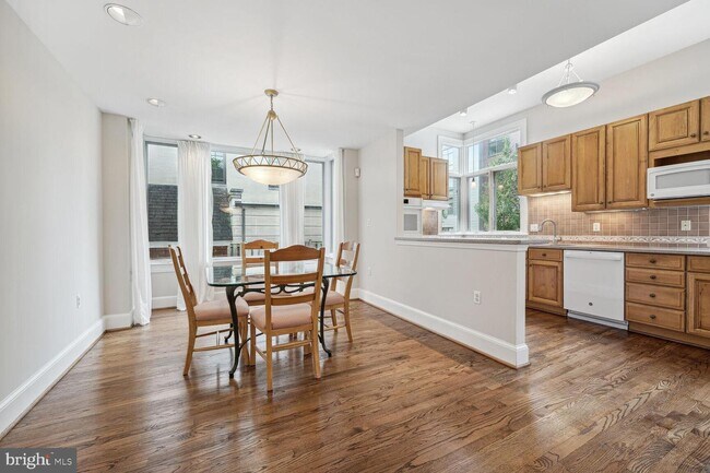 Foto del edificio - 4828 West Ln