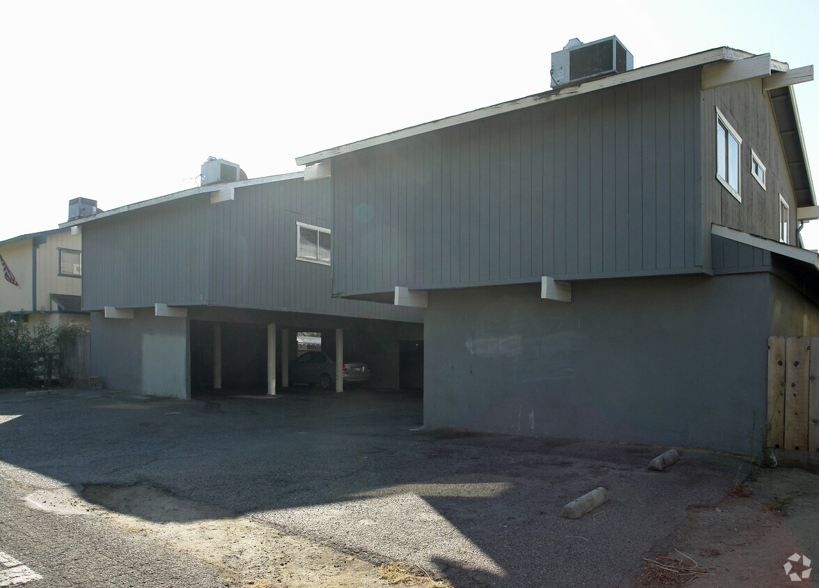 551 W Ashlan Ave Clovis Ca 93612 Apartments Clovis Ca Apartments Com