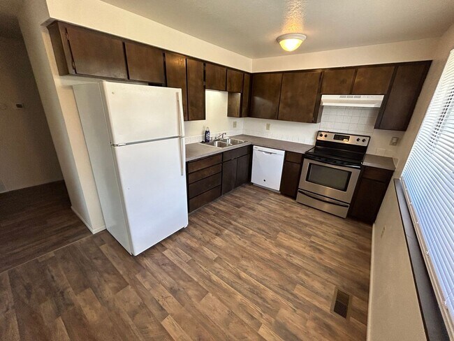 Building Photo - 1216-1218 E Sanson