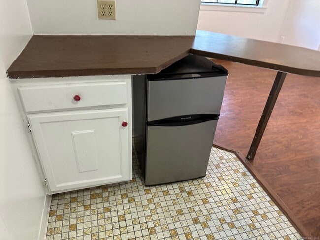 Building Photo - 379 Derby Ave