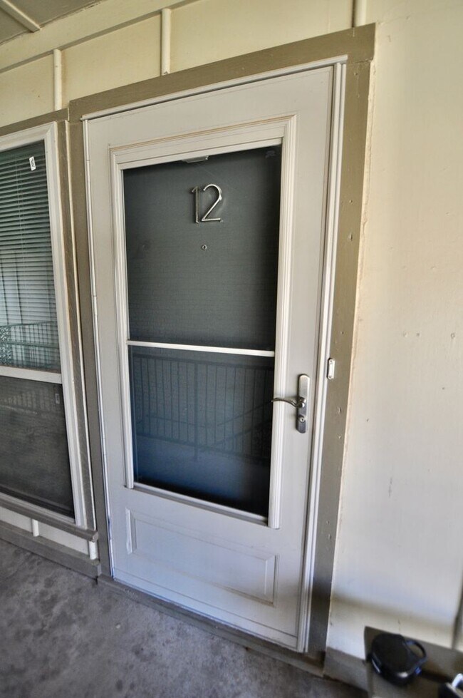 Foto del edificio - MOVE IN SPECIAL!! FOR LEASE! 1 Bedroom - 1 Bath - Town House Apartments!