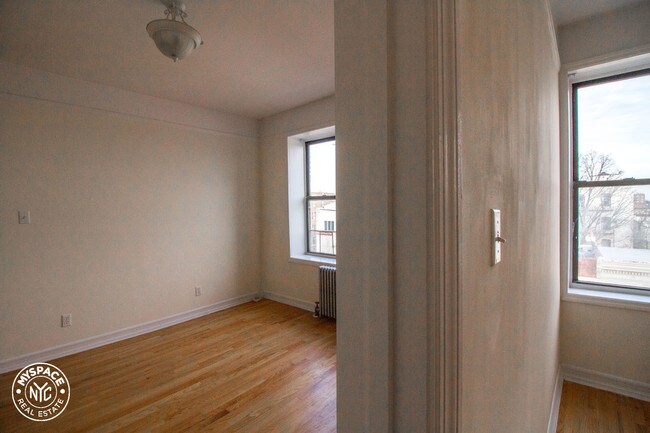 Foto del edificio - 236 E 23rd St