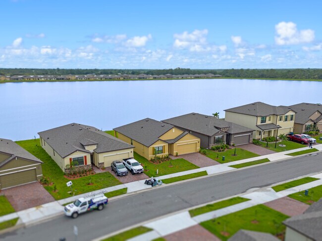 Building Photo - 1833 Capital Dr