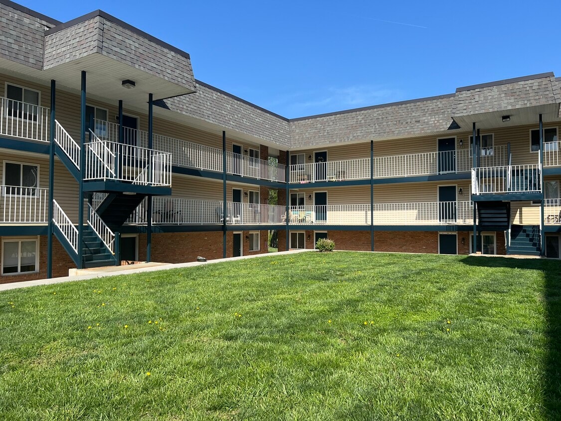 Exterior - Oak Grove Village Apartments- Close to Lew...