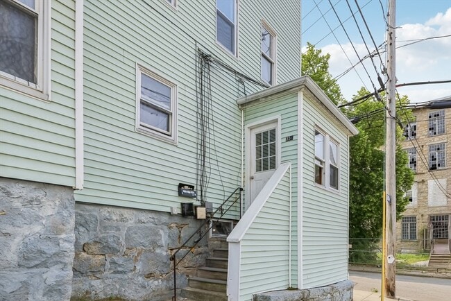 Building Photo - 354 Jencks St