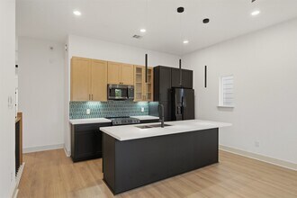 Building Photo - 9819 Turnbow St