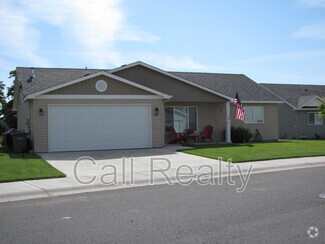 Building Photo - 826 N Fox Ridge Rd