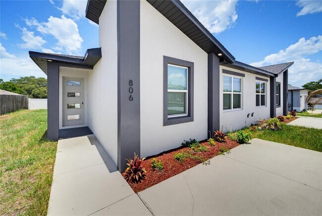 Building Photo - 806 Colville Dr