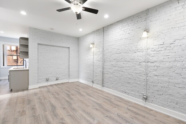 Foto del edificio - 7622 N Eastlake Terrace