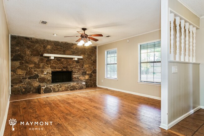 Foto del edificio - 17 Greenbrier Dr