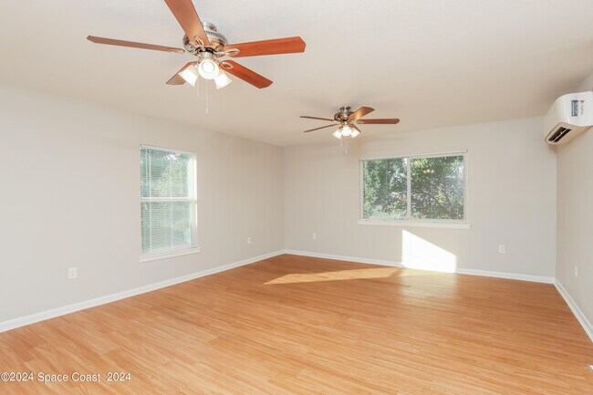 Building Photo - 2097 Beekman St NE