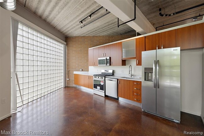 Building Photo - 333 E Parent Ave