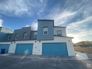 Building Photo - 9365 Quiet Lagoon St