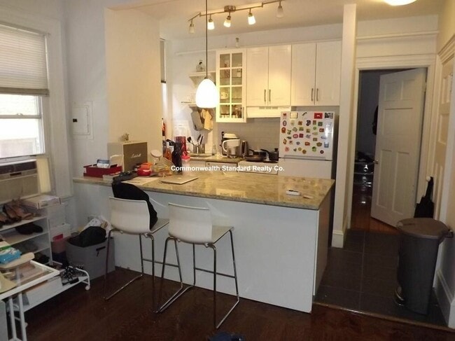 Building Photo - 465 Park Dr