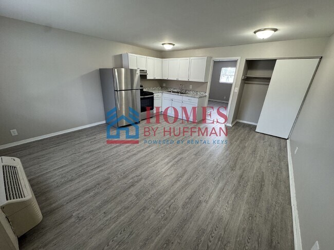 Building Photo - One Bedroom Apartment | Downstairs | Move ...