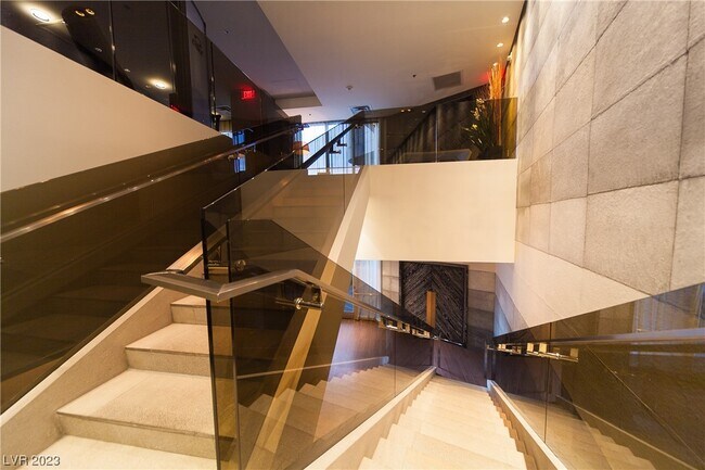 Foto del edificio - 4471 Dean Martin Dr