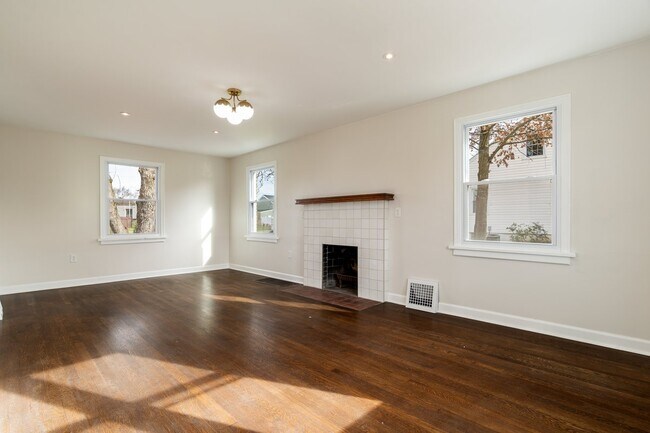 Foto del edificio - 2103 Oriole Dr