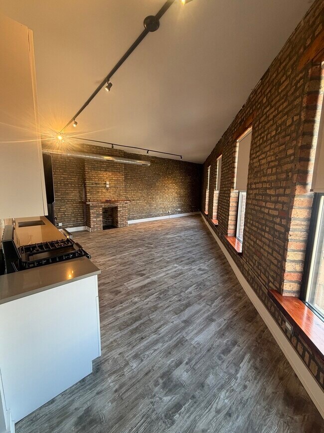 Foto del edificio - 1572 N Milwaukee Ave