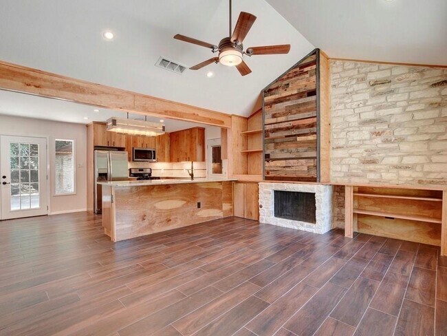 Foto del edificio - 6502 Shadow Valley Dr