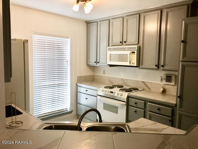 Building Photo - 120 Rue Conge Cir